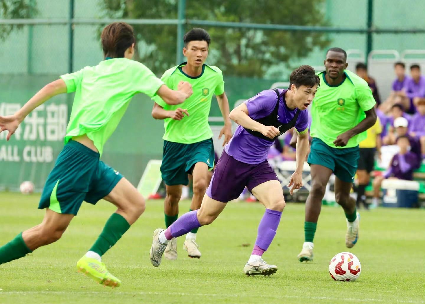 赛地聚焦——中超清晨热度飙升，新奥尔良鹈鹕战术微调，气氛紧张，团队化学反应显著